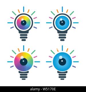 Simboli della lampadina con bulbi oculari su sfondo bianco. Visione e idea design icona. Illustrazione Vettoriale
