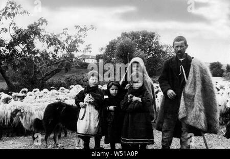Aromanian pastori in transumanza, 1942 Foto Stock