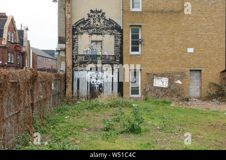 "La famiglia reale', dall'artista di strada Banksy, Church Street. Stoke Newington, a nord di Londra, Gran Bretagna. Foto Stock