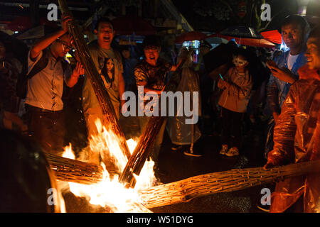 Le celebrazioni della torcia festival nella provincia di Yunnan in Cina Foto Stock