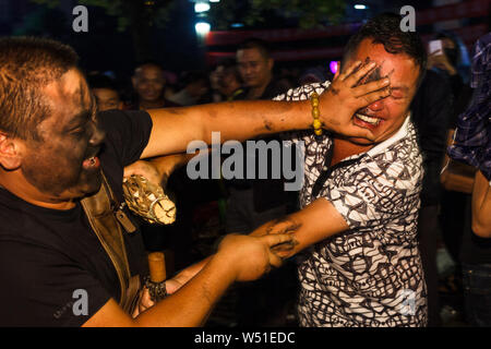 Le celebrazioni della torcia festival nella provincia di Yunnan in Cina Foto Stock