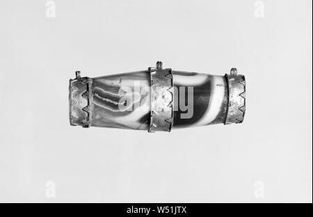 Pendente per una catena, sconosciuto, Iran (?), 2° - 1° secolo a.c., Agata, pietra scura, cristallo di rocca e oro Foto Stock