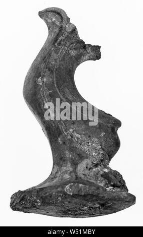 Attacco dei delfini, sconosciuto, Pompei, Italia, secolo D.C., bronzo, 6,6 cm (2 5/8 Foto Stock