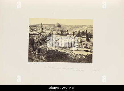 Vista su Gerusalemme e sito del tempio. Dal Monte Sion, Francis Frith (inglese, 1822 - 1898), Gerusalemme, Israele, 1860, albume silver stampa, 15,7 × 23 cm (6 3/16 x 9 1/16 in Foto Stock