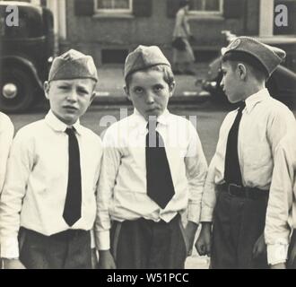 Figli della American Legion, Betlemme, Pennsylvania, Walker Evans (American, 1903 - 1975), 1935, gelatina silver stampa, 16,7 x 18,3 cm (6 9/16 x 7 1/4 in Foto Stock