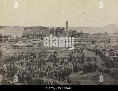 Thèbes. Palais de Karnak. Vue générale des ruines, prise à l'Est., Maxime Du Camp (Francese, 1822-1894), Louis Désiré Blanquart-Evrard (francese, 1802 - 1872), Karnak, Tebe, Egitto, negativo Maggio 3, 1850, stampa 1852, salata stampa carta, 15,6 x 21,4 cm (6 1/8 x 8 7/16 in Foto Stock