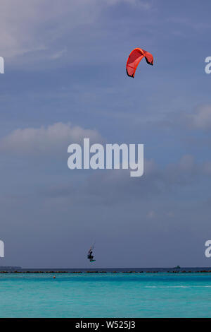 Kitesurf a Paradise Island (Lankanfinolhu), Maldive Foto Stock