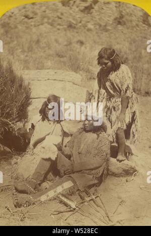 Il Coniglio Bianco Pelle. Kai-Vav-la sua. Una tribù di Pai Utes, vivendo sulla...Kai-bab Plateau, vicino...Grand Canon di Colorado..., John K. Hillers (American, 1843 - 1925), 1874, albume silver stampa Foto Stock