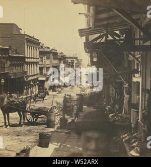 Vista tra i cinesi sul Sacramento Street, San Francisco., Lawrence & Houseworth, 1866, albume silver stampa Foto Stock