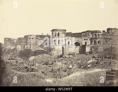 Il Mucha fortificazione, o la cittadella vecchia di Lucknow, Felice Beato (inglese, nato in Italia, 1832 - 1909), Henry Hering (British, 1814 - 1893), India, 1858 - 1862, albume silver stampa, 22,5 x 30,5 cm (8 7/8 x 12 Foto Stock