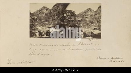 Fare Barroca riacho do Talhadaõ no lugar denominado os Mandins perto do Olho d'Agua, Marc Ferrez (brasiliano, 1843 - 1923), Brasile, Sud America, 1870, albume silver stampa, 7,9 × 16 cm (3 1/8 × 6 5/16 in Foto Stock