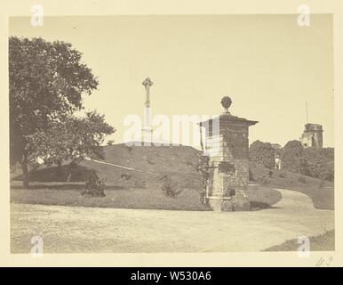 Sir Henry Lawrence Memorial presso la residenza, di Lucknow, sconosciuto, Lucknow, India, circa 1863-1887, albume silver stampa, 11,8 × 16,2 cm (4 5/8 x 6 3/8 in Foto Stock