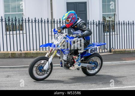 I concorrenti all'inizio del British Hillclimb incontro a Val des Terres, Guernsey. Foto Stock