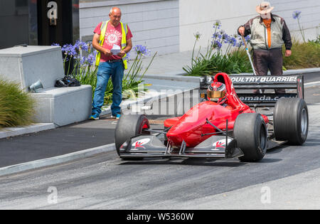 I concorrenti all'inizio del British Hillclimb incontro a Val des Terres, Guernsey. Foto Stock
