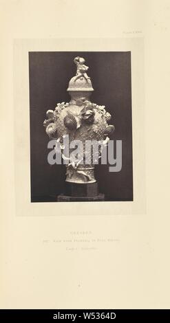 Vaso, William crivelli superiori (inglese, 1811 - 1892), Londra, Inghilterra, 1871, Woodburytype, 11,6 × 7,9 cm (4 9/16 x 3 1/8 in Foto Stock