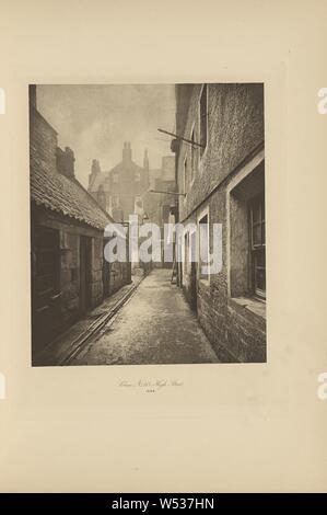 Chiudere n. 115 High Street, Thomas Annan (Scozzese,1829 - 1887), Glasgow, Scozia, negativo 1868, stampa 1900, fotoincisione, 21,1 × 17,6 cm (8 5/16 × 6 15/16 in Foto Stock