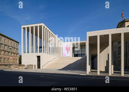 Berlino. Germania. James Simon Galerie, serve come il nuovo edificio di ingresso per il museo Island, da David Chipperfield Architects, 1999-2018. Foto Stock