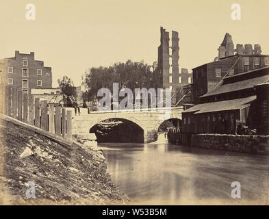 Vista sul canale vicino Crenshaw's Mill, Richmond, Virginia, Alexander Gardner (American, nata in Scozia, 1821 - 1882), Washington, Distretto di Columbia, Stati Uniti, aprile 1865, albume silver stampa, 17,7 × 22,9 cm (6 15/16 × 9 in Foto Stock