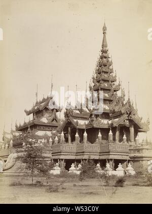 D'argento della regina Pagoda - Mandalay, Felice Beato (inglese, nato in Italia, 1832 - 1909), Mandalay Myanmar, circa 1890, albume silver stampa, 26,7 × 19,8 cm (10 1/2 × 7 13/16 in Foto Stock