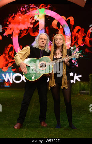 Photocall per '50 anni fa - Woodstock' anniversario Rai TV speciale in Milano, Italia. Dotato di: Donovan Leitch, iun Skye Dove: Milano, Lombardia, Italia Quando: 15 maggio 2019 Credit: IPA/WENN.com * * disponibile solo per la pubblicazione in UK, USA, Germania, Austria, Svizzera** Foto Stock