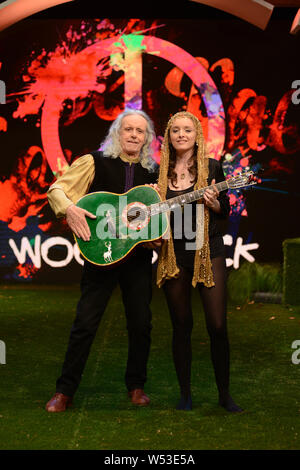 Photocall per '50 anni fa - Woodstock' anniversario Rai TV speciale in Milano, Italia. Dotato di: Donovan Leitch, iun Skye Dove: Milano, Lombardia, Italia Quando: 15 maggio 2019 Credit: IPA/WENN.com * * disponibile solo per la pubblicazione in UK, USA, Germania, Austria, Svizzera** Foto Stock