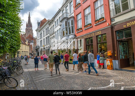 Principale via dello shopping di Simon Stevin square, Bruges, Belgio. Foto Stock