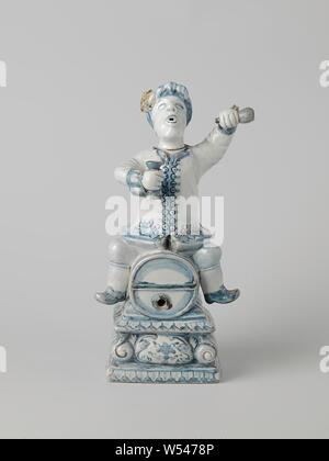 Spirito barile nella forma di un olandese seduta a cavallo di una botte, cappuccio a forma di testa di gin caraffa di porcellana dipinta in underglaze blu. In testa un cappello piumato. Bianco blu., anonimo, Giappone (eventualmente), c. 1750, Edo-periodo (1600-1868), porcellana (materiale), smalto, cobalto (minerali), di vetrificazione, h 8 cm × W 6.5 cm × d 6,9 cm Foto Stock