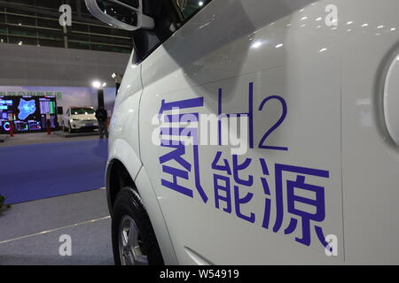 --FILE--Vista di una cella a combustibile idrogeno auto sul display durante una mostra a Wuxi, Cina orientale della provincia di Jiangsu, 4 novembre 2017. Reinventare la F Foto Stock