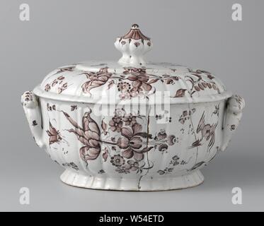 Terrina ovale ciotola del dipinto di manganese faience., anonimo, Arnhem, c. 1750 - c. 1780, terraglia, stagno smalto h 14.5 cm × W 36,5 cm × d 26,2 cm Foto Stock