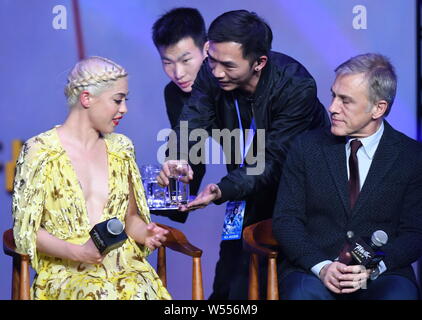 Actrice americano Rosa Salazar, sinistra e attore austro-tedesca Christoph Waltz di partecipare alla conferenza stampa per la premiere del film "alita: battaglia Foto Stock