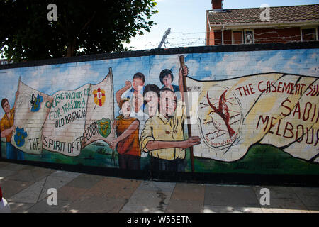 Impressionen: Wandbilder im Arbeiterviertel ktholischen, Belfast, Nordirland/ Irlanda del Nord (nur fuer redaktionelle Verwendung. Keine Werbung. Ref Foto Stock