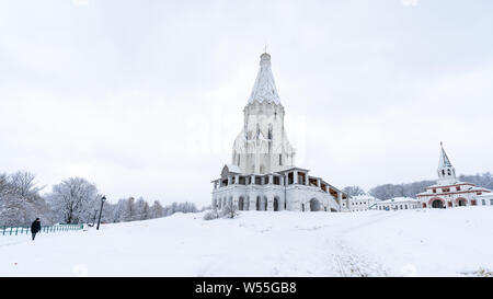 Neve scenario del Parco Kolomenskoe, un ex royal station wagon, a Mosca, in Russia, 13 febbraio 2019. Kolomenskoe park, un ex real estate posto Foto Stock