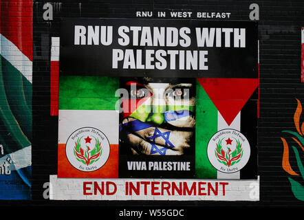 "RNU sorge con la Palestina' - Impressionen: Parete Internazionale di Belfast, Nordirland/ Irlanda del Nord (nur fuer redaktionelle Verwendung. Keine Werbun Foto Stock