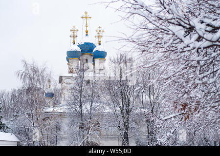 Neve scenario del Parco Kolomenskoe, un ex royal station wagon, a Mosca, in Russia, 13 febbraio 2019. Kolomenskoe park, un ex real estate posto Foto Stock