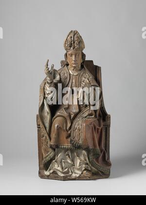 Il vescovo in trono, santo vescovo siede sul trono completo e guarda dritto. Mano destra fa un gesto di benedizione, nella mano sinistra ha tenuto la curva con il sudarium. Indossa un bar, amict, albe, Dalmazia e coro cappa con aurifrisia con apostolo figure. Il coro riccioli del cofano fino al di sopra del braccio destro. Mitra con due cifre e nastri fino alle spalle. Al di sopra del polso sinistro indossa un manipel e guanti ulteriormente al di sopra del quale gli anelli. In torace cavità ovale con vetro., anonimo, Nederrijn, c. 1490, Rovere (legno), h 96.0 cm × W 50,2 cm × d 40,3 cm Foto Stock