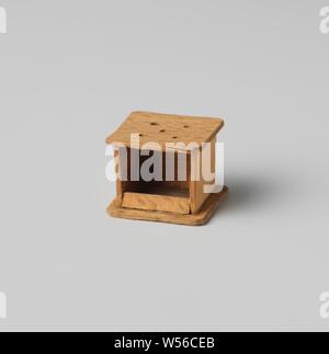 La stufa, rettangolare, con cinque fori, stufato di faggio, con cinque fori nella parte superiore del retro del pino., anonimo, Amsterdam (eventualmente), c. 1750 - c. 1800, faggio (legno), pino (legno), h 2.1 cm × w 2,5 cm × l 2,6 cm Foto Stock