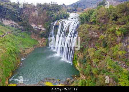 Una veduta aerea della cascata Huangguoshu nella città di Anshun, a sud-ovest della Cina di Guizhou, 11 febbraio 2019. Foto Stock