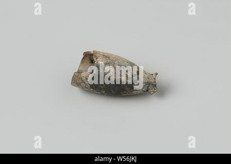 Frammento di una ciotola della tubazione dal relitto della East Indiamen Hollandia, tubo, ciotola, heelmark, fragm, 1hsm1, Annett, olandese East India Company, Hollandia (nave), anonimo, Olanda, 1700 - in o prima di 13-Aug-1743, il tubo di argilla, l 4,5 cm × d 2.1 cm Foto Stock