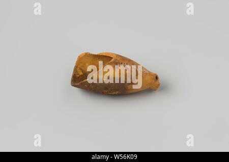 Frammento di una ciotola della tubazione dal relitto della East Indiamen Hollandia, tubo, ciotola, heelmark, fragm, 1hsm6, Annett, olandese East India Company, Hollandia (nave), anonimo, Olanda, 1700 - in o prima di 13-Aug-1743, il tubo di argilla, l 4.4 cm × d 2,2 cm Foto Stock