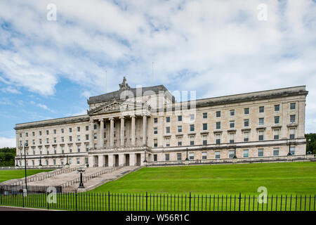 Stormont, il palazzo del parlamento dell'Assemblea dell'Irlanda del Nord in cui l'Irlanda del Nord governo deconcentrata soddisfare. Foto Stock