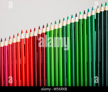 Matite colorate che rappresentano imprese grafico di aumentare i profitti Foto Stock
