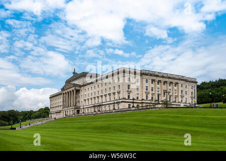 Stormont, il palazzo del parlamento dell'Assemblea dell'Irlanda del Nord in cui l'Irlanda del Nord governo deconcentrata soddisfare. Foto Stock