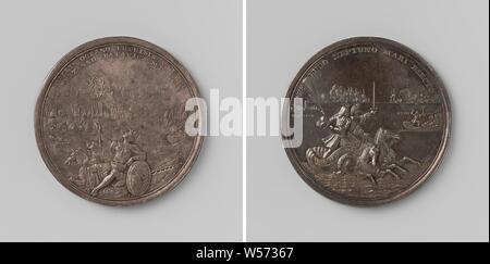 Battaglia di Capo La Hogue, il francese sconfitto dalla flotta di Inghilterra e Olanda, medaglia d'argento. Anteriore: un soldato appoggiato su di uno stemma e ai suoi piedi che di Francia, detiene il tridente con corona di alloro, dietro di lui unicorn e lion e sullo sfondo la battaglia navale all'interno di un'iscrizione. Retromarcia: gli ufficiali della flotta combinata in mare-car, uno con la spada e l'altro con Trident, nella fortezza di sfondo, battaglia navale e di Luigi XIV la fuga del suo mare auto entro un round., Philips van Almonde, anonimo, 1692, argento (metallo), colpendo (metallurgia), d 4,9 cm × w 47.20 Foto Stock