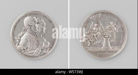 Il matrimonio di Karel Christiaan van Nassau-Weilburg e Carolina, Principessa di Orange-Nassau, medaglia d'argento. Anteriore: uomo e donna busto pezzo con un diadema all'interno dell'iscrizione. Retromarcia: altare con due cuori di masterizzazione, illuminato dal cielo la luce del mattino illuminato dalla torcia, al di sopra di esso, alato wedding dea imene, seduto su una nuvola, cravatte nastri insieme, di cui due stemmi detenute da piccoli angeli sono fissate all'interno di un'iscrizione, cut off: iscrizione, l'Aia, Carolina (Principessa di Orange-Nassau), Karel Christiaan principe di Nassau-Weilburg, Johan George Holtzhey, Amsterdam, 1760, argento (metallo), colpendo Foto Stock