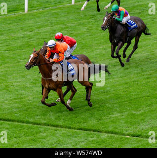 Ascot Racecourse, Ascot, Regno Unito. 26 Luglio, 2019. Jockey Kieran O'Neill vince il Neptune Investment Management supporta il bambino Berevement UK picchetti di Handicap sul cavallo soltanto lo spoofing del giorno uno del QIPCO King George Weekend. Credito: Maureen McLean/Alamy Live News Foto Stock