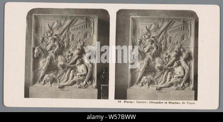 Il sollievo di Pierre Puget nel Musée du Louvre di Parigi, che rappresenta la riunione di Alessandro il Grande e Diogene di Sinope Parigi: Louvre: Alexandre et Diogène, Puget (titolo in oggetto), Alexander's visita a Diogene, che siede con la sua canna e chiede Alexander di uscire dalla sua luce, mostra permanente, il museo di scultura (soccorso, scultura), Neue Photographische Gesellschaft (menzionato in oggetto), il Musée du Louvre, 1904, cartone, carta fotografica, gelatina silver stampa, h 88 mm × W 179 mm Foto Stock