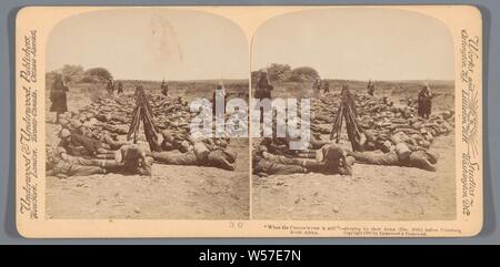 Quando il cannone's Roar è ancora' - dormire con le loro braccia (dec. n. 30th) prima Colesberg, Sud Africa, Underwood e Underwood, 1900 Foto Stock