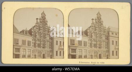 Vista del municipio di Deventer Deventer. Hotel de ville (titolo in oggetto), il municipio, la town hall, anonimo, Deventer, c. 1855 - c. 1875, carta fotografica, carta, cartone, taglio, h 88 mm × W 178 mm Foto Stock