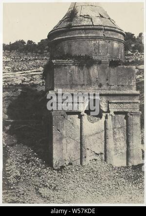 Tomba di Absalom nella valle di Giosafat in Jerusalem Gerusalemme. La Vallée de Giosafat. Le code della tombeau d'Assalonne (titolo in oggetto), la piastra dal libro Auguste Salzmann, Gerusalemme. Epoche judaique, romaine, chré tenne, arabe ..., grave-building, tomba monumento, Gerusalemme, Auguste Salzmann (menzionato in oggetto), Lille, 1854, cartone, carta fotografica, carta salata stampa, h 328 mm × W 232 mm Foto Stock