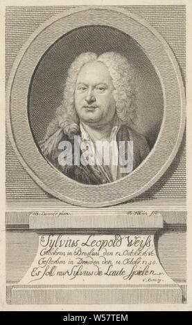 Ritratto di compositore e liuto player Sylvius Leopold Weiss, storico delle persone, ritratto di un musicista, Sylvius Leopold Weiss, Bartolommeo Follin (menzionato in oggetto), 1740 - 1808, carta, incisione h 155 mm × W 98 mm Foto Stock